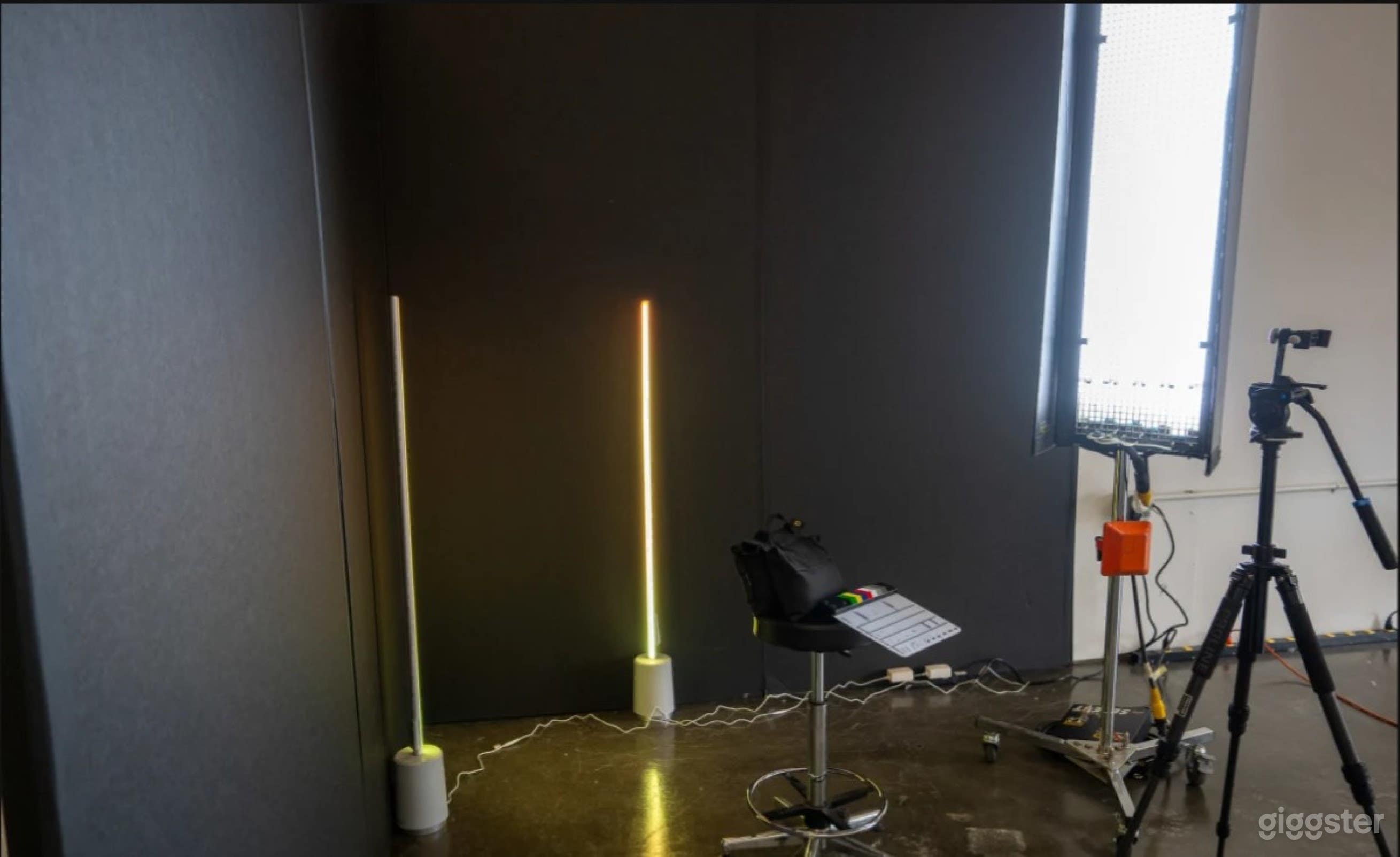 Spacious High Ceiling Photo Studio- Natural Light Photo 3