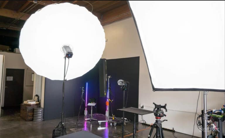  Estudio Fotográfico Espacioso con Techo Alto - Luz Natural 