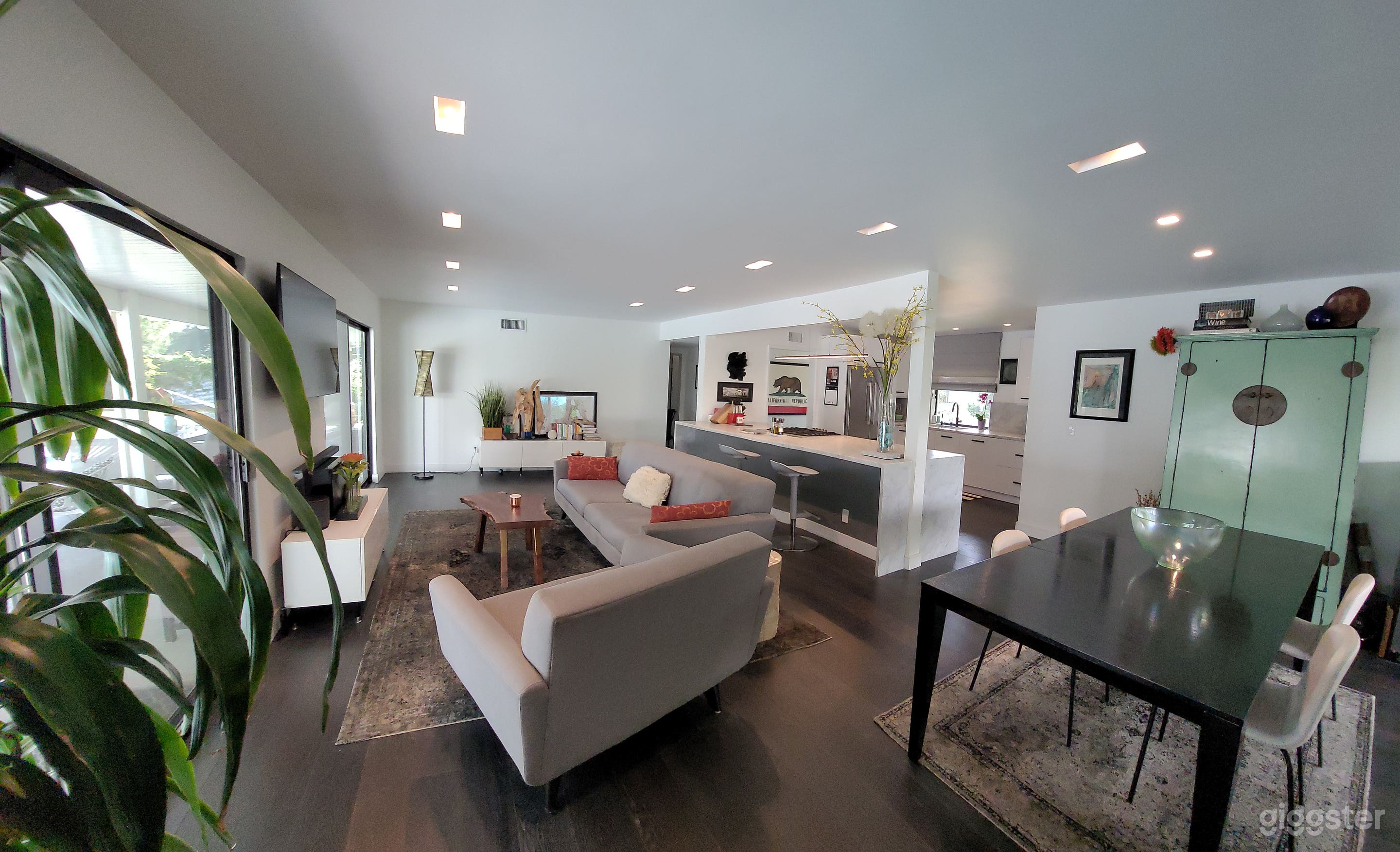 Wide shot open floor plan 