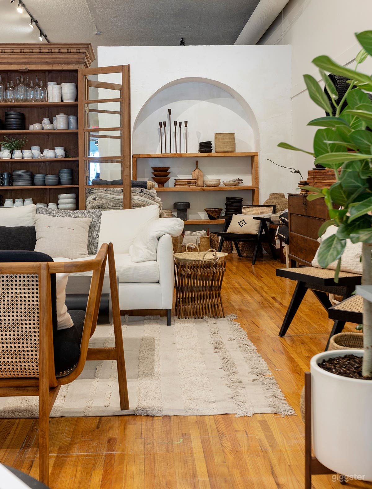 Our plaster Arch is a textural and dramatic feature.