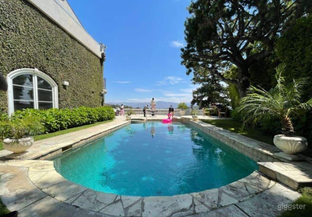 Hollywood Pool in Mansion with Views Photo 1