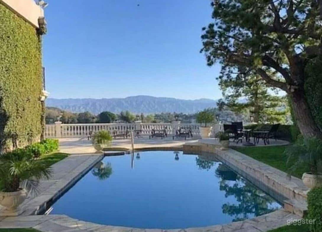 Hollywood Pool in Mansion with Views Photo 2