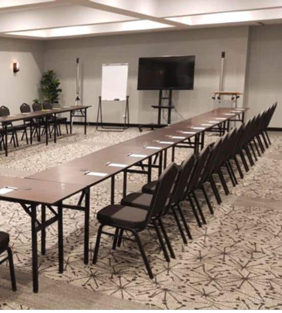 Modern St. Claire Room for Meetings and Conference Photo 2