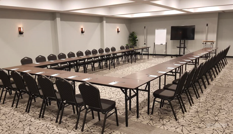 Modern St. Claire Room for Meetings and Conference Photo 3