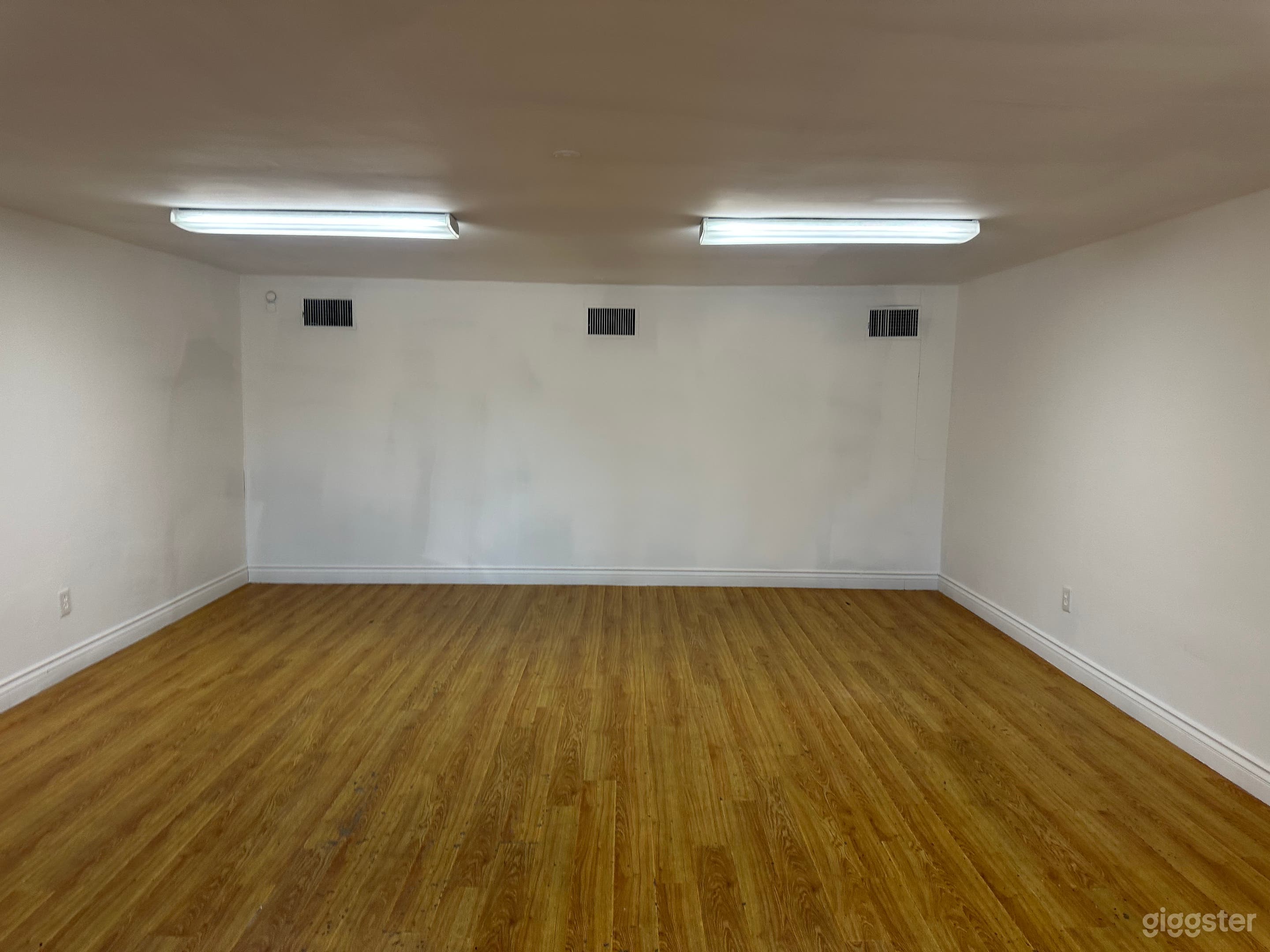 Space for rent in Inglewood ca Photo 1