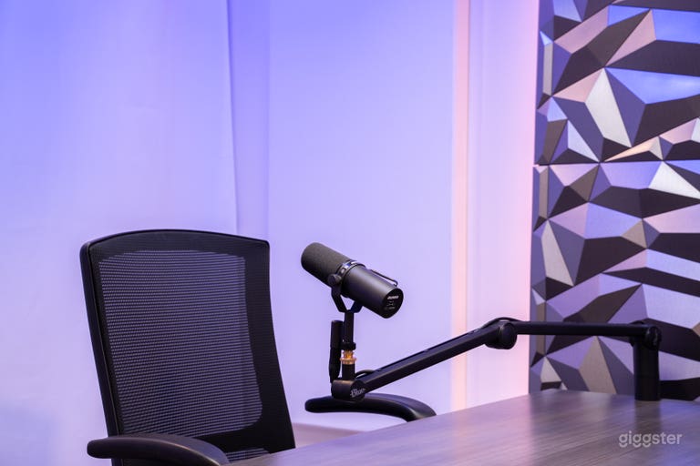  Modern Video Podcasting Studio 