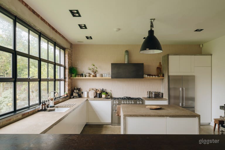  Modernised Victorian House 