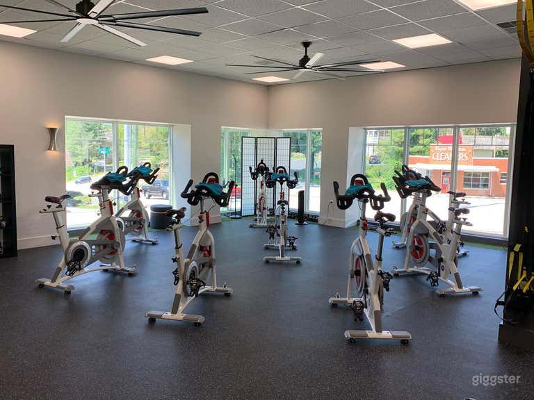  Acogedor Espacio de Estudio para Ciclismo, Remo y Entrenamiento Cruzado 