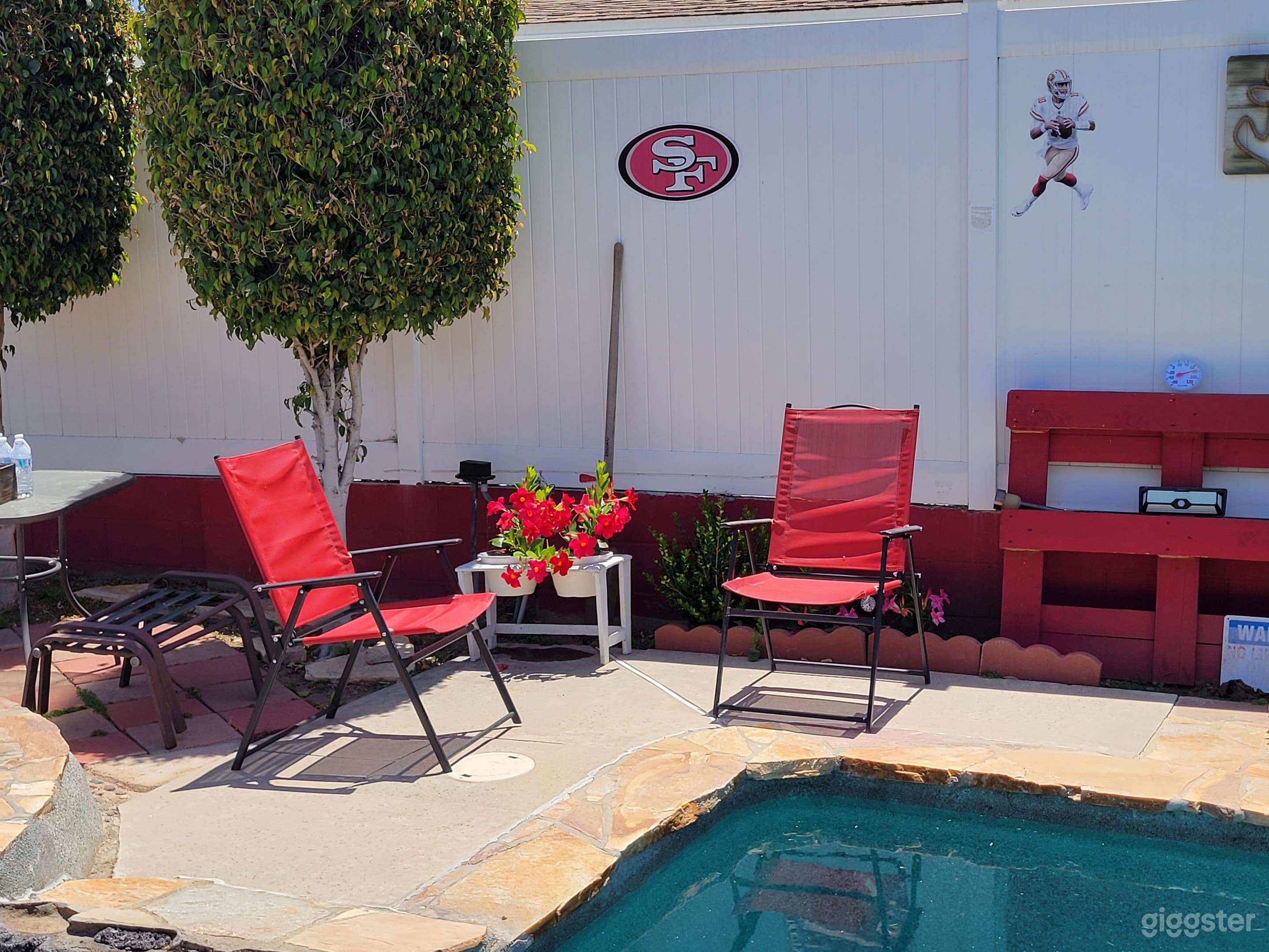 Beautiful Backyard pool rental Photo 4