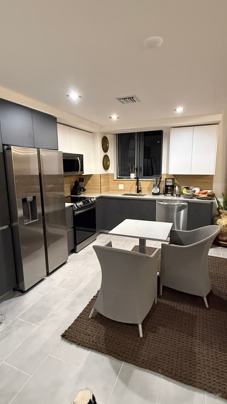  An Artist Paradise with unique custom decorative pieces 