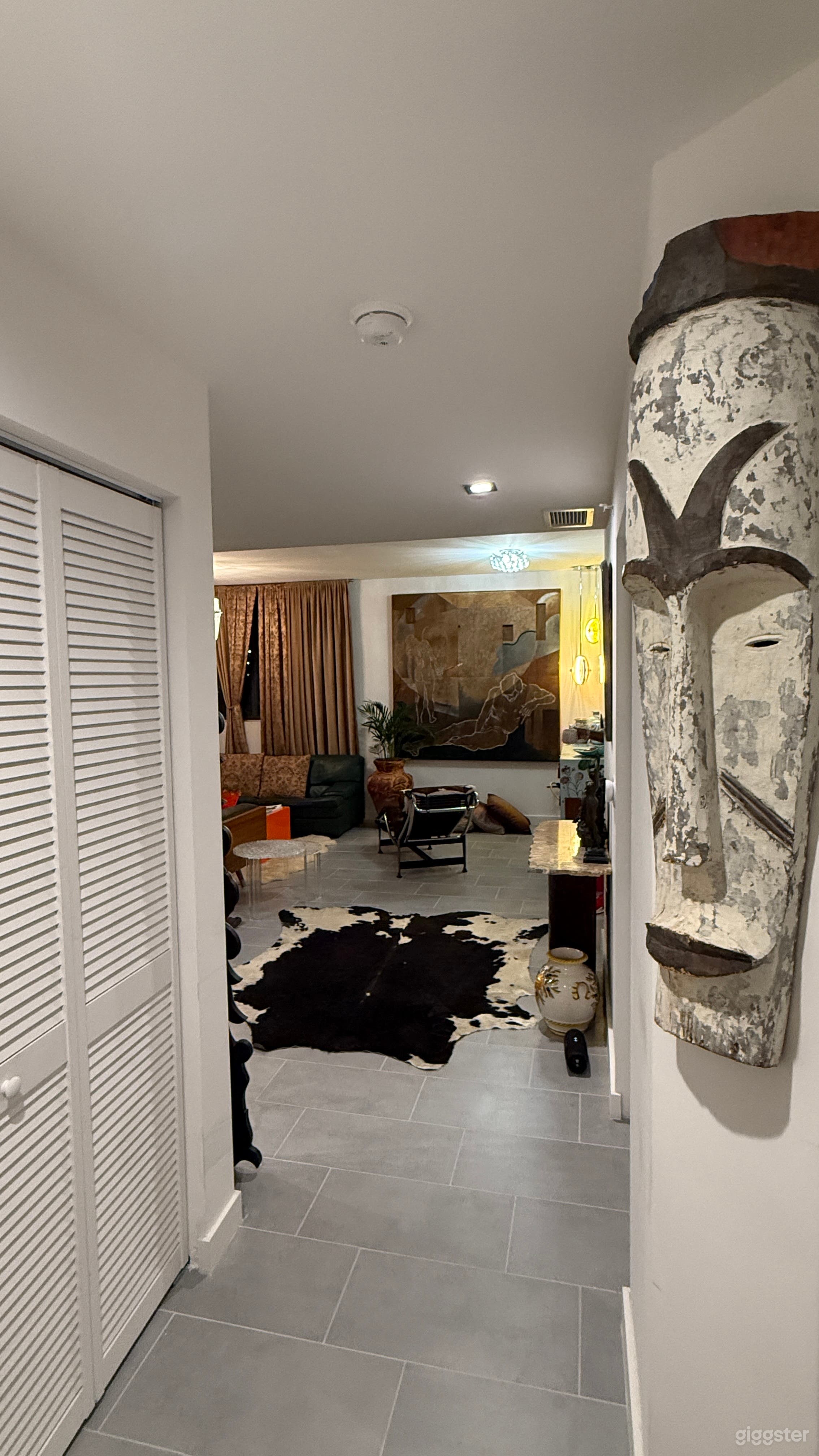 An Artist Paradise with unique custom decorative pieces Photo 2