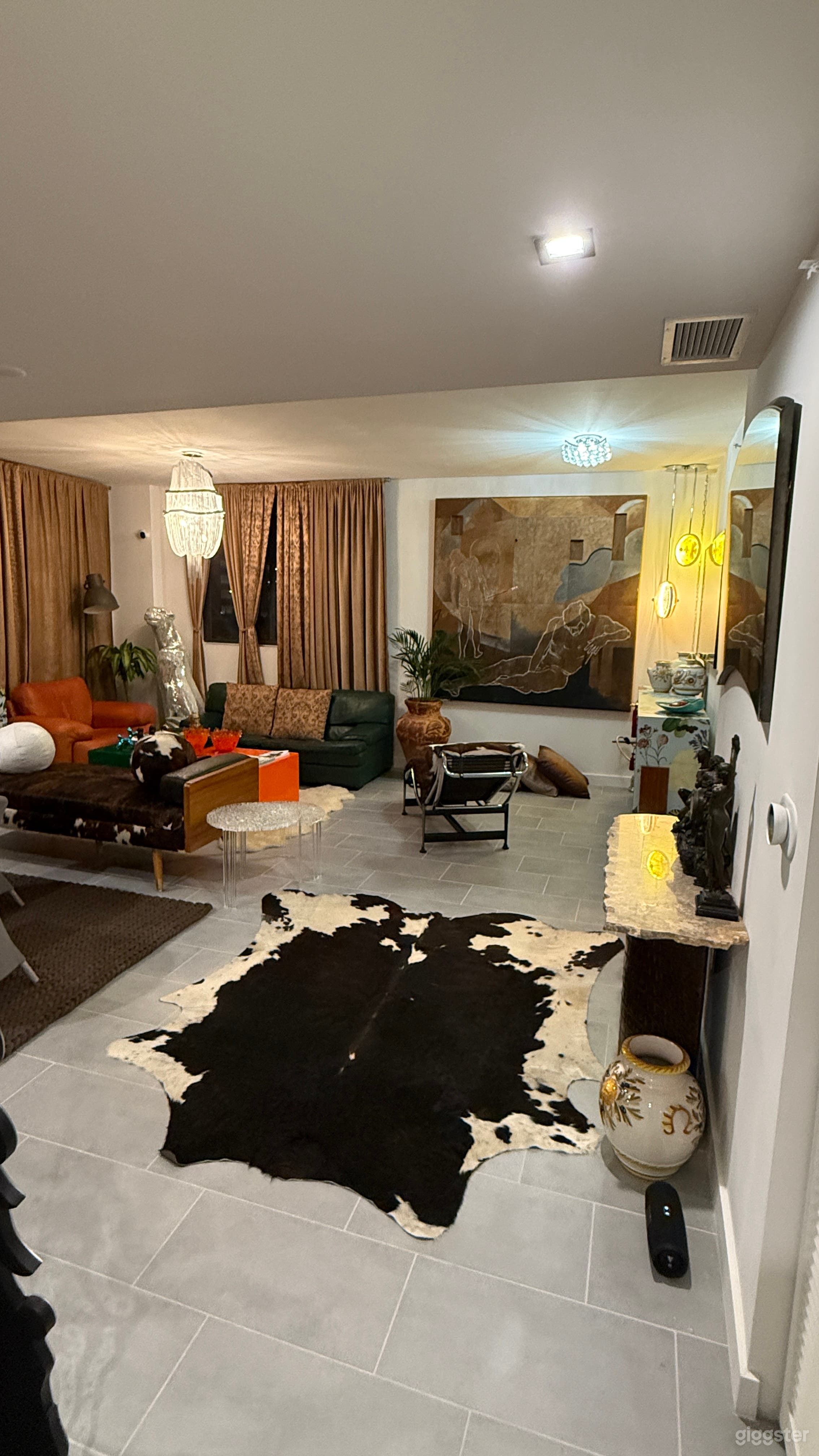 An Artist Paradise with unique custom decorative pieces Photo 3