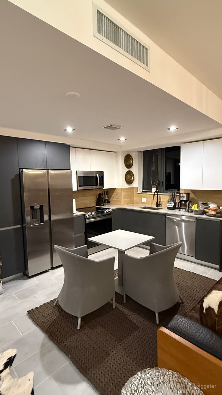  An Artist Paradise with unique custom decorative pieces 