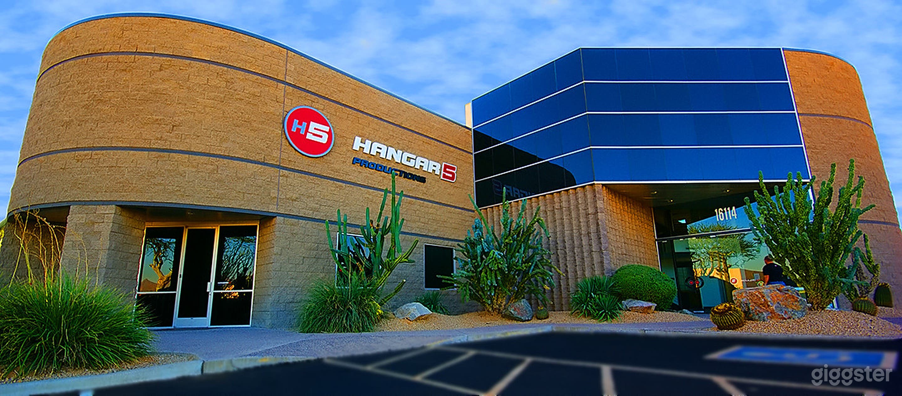 H5 Helicopters – Scottsdale Event Hangar + Flight Experience Photo 2