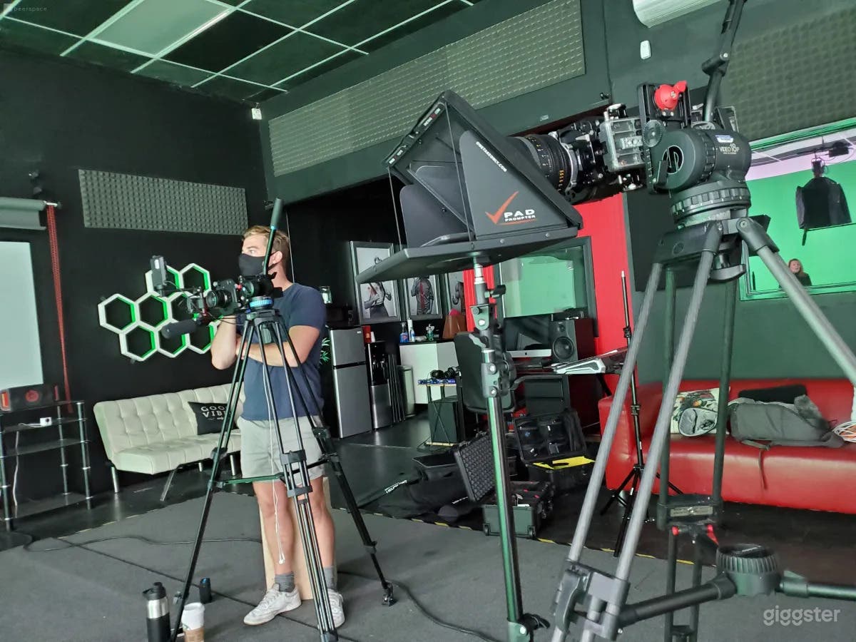 Large Production Studio White &amp; Green Screen Stage Photo 4