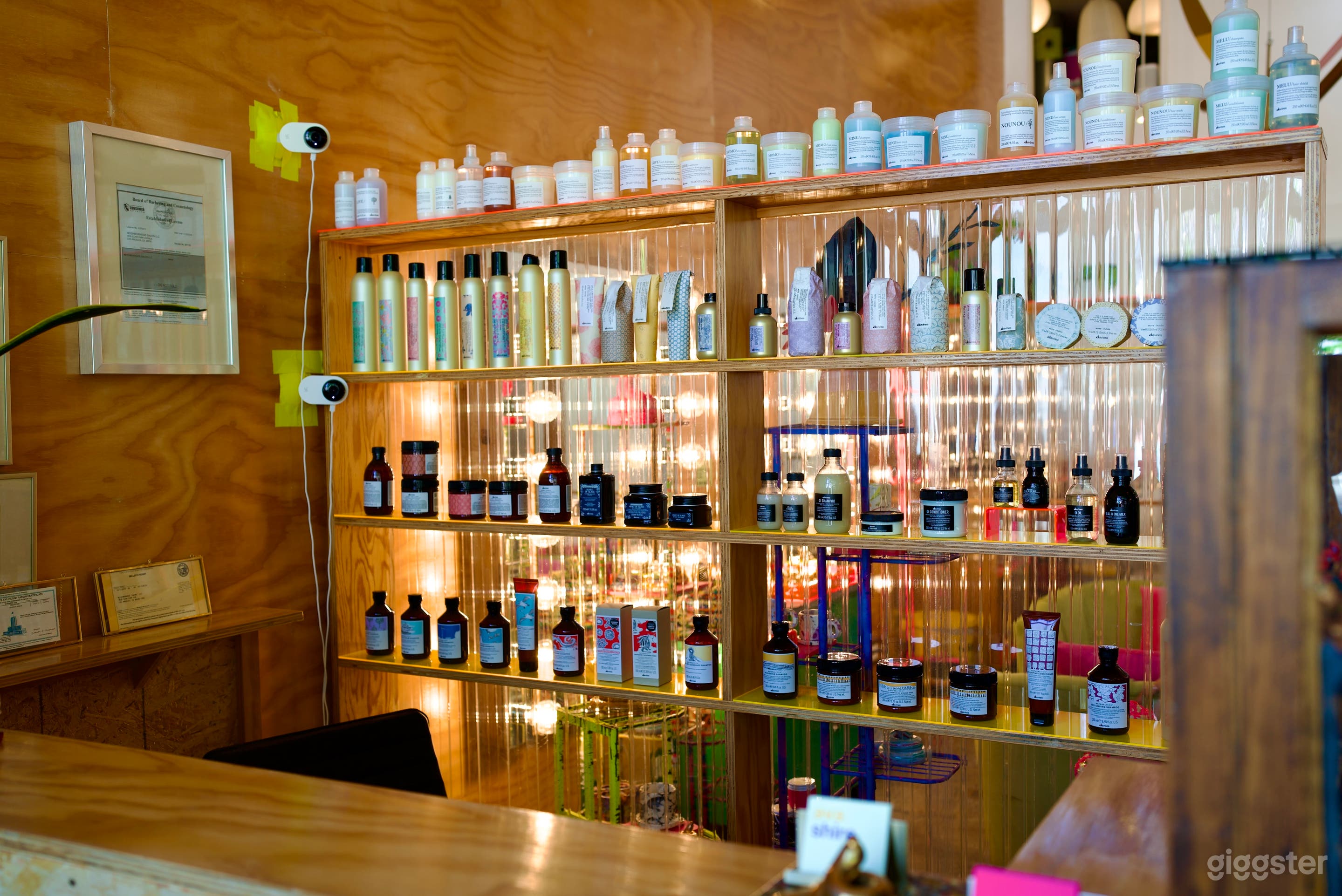 Eclectic Colorful Working Hair Salon with Six Stations Photo 4