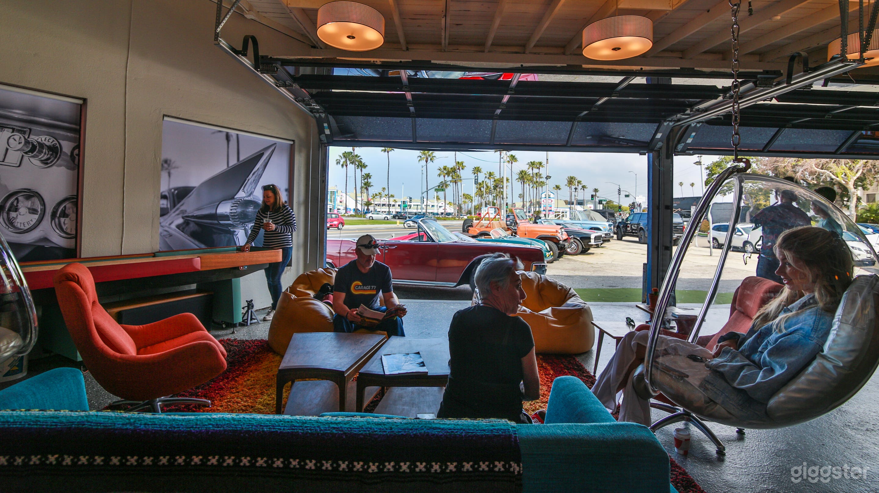 70s Themed Man Cave &amp; Classic Cars Photo 4