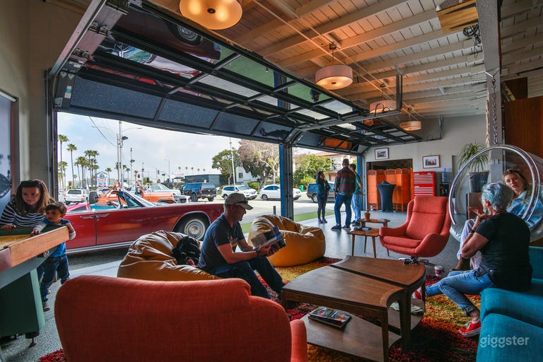  70s Themed Man Cave & Classic Cars 