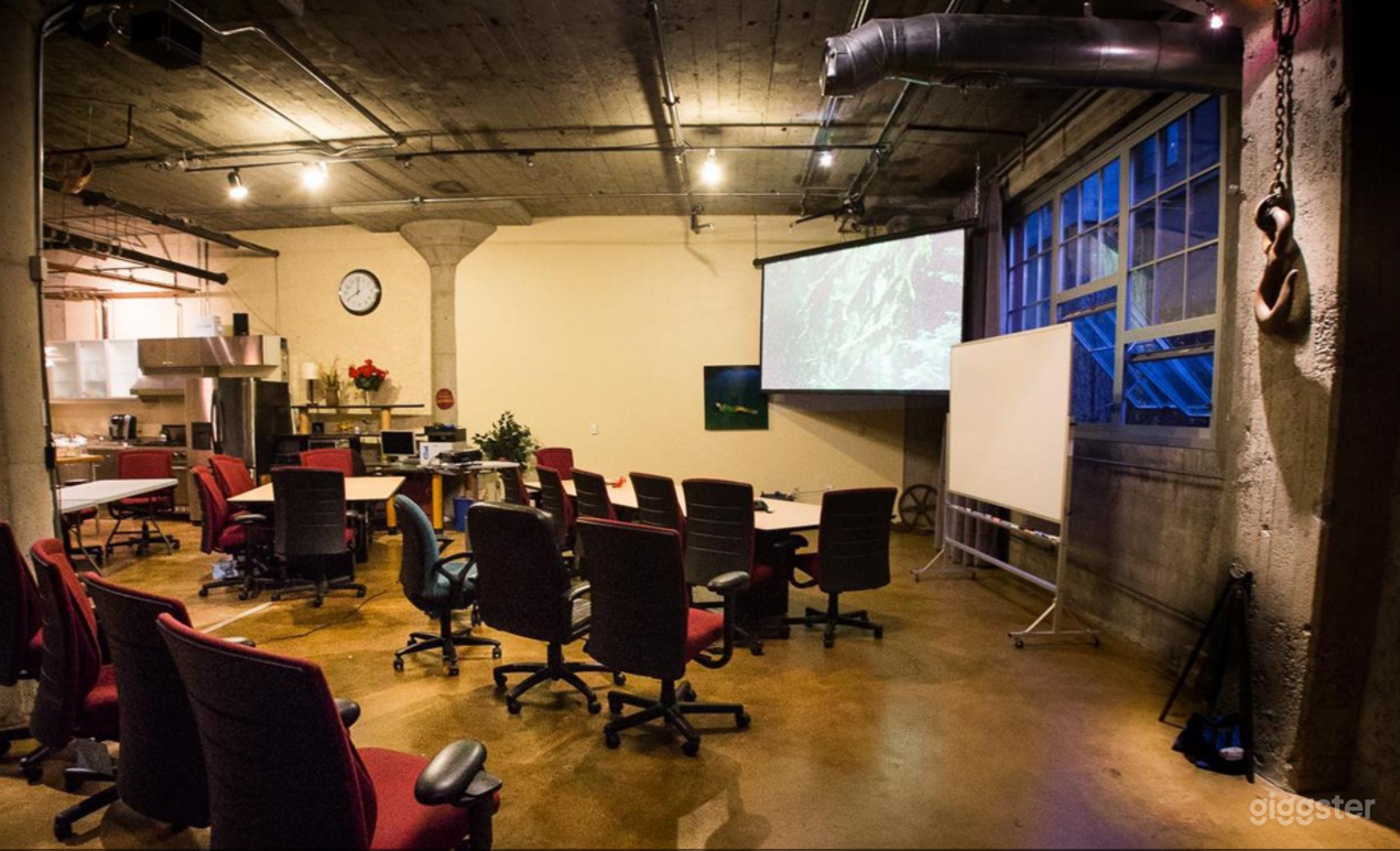 Beautiful Air conditioned Hightech space  Photo 2