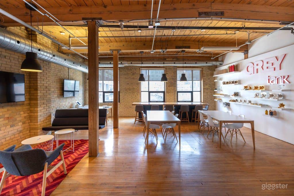 Roof Top with a view--CN Tower! Photo 2