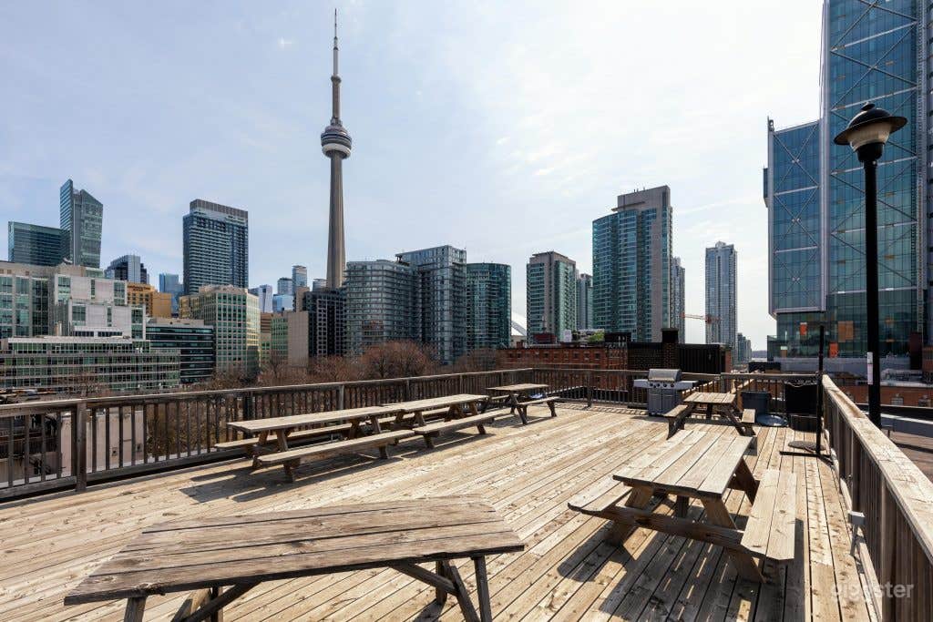 Roof Top with a view--CN Tower! Photo 1