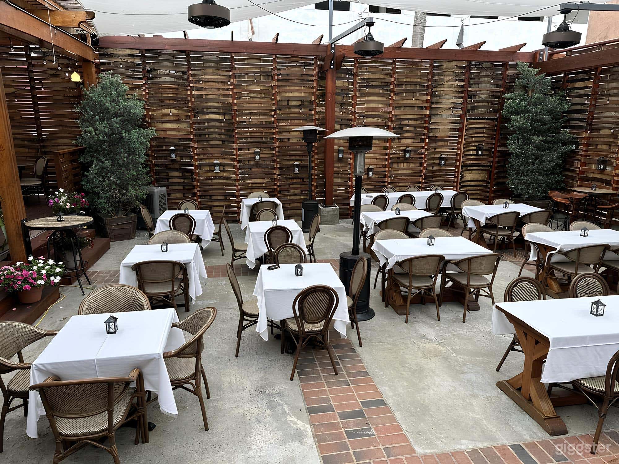 Outdoor Banquet Space Photo 2