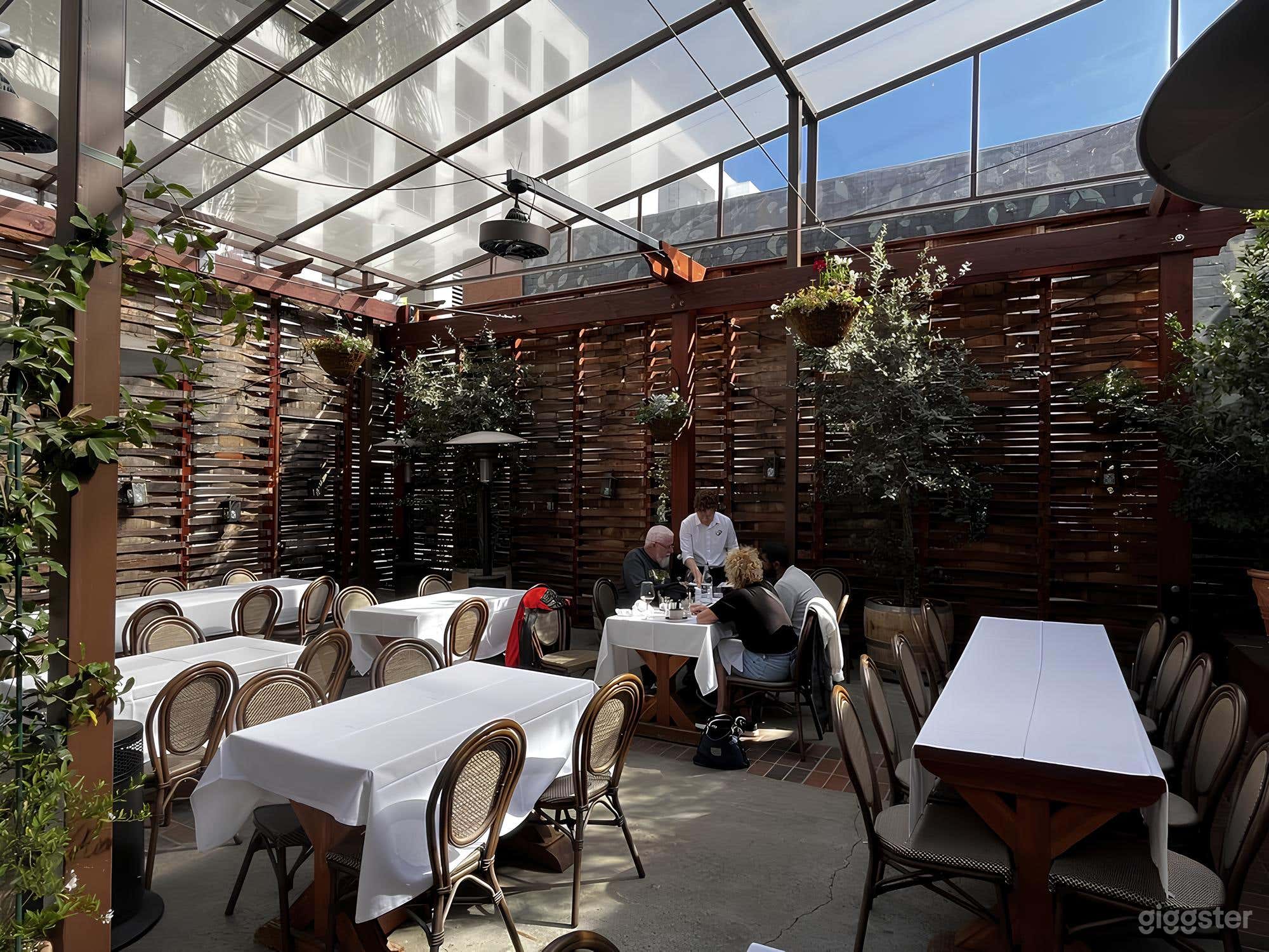 Outdoor Banquet Space Photo 4