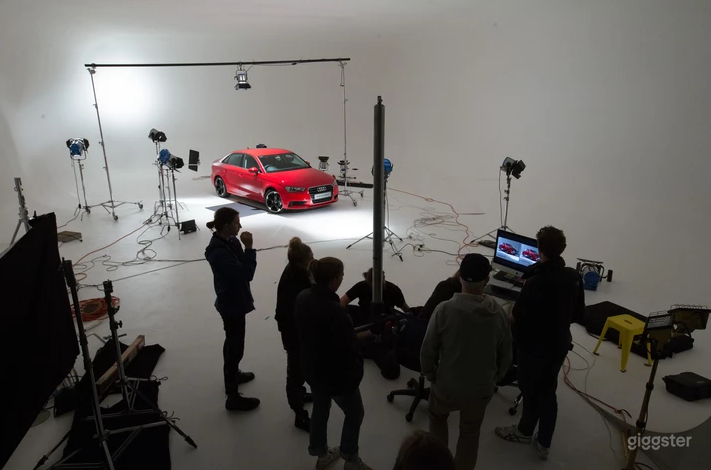 Photography Studio for Cars and Trucks in Riverstone Photo 1