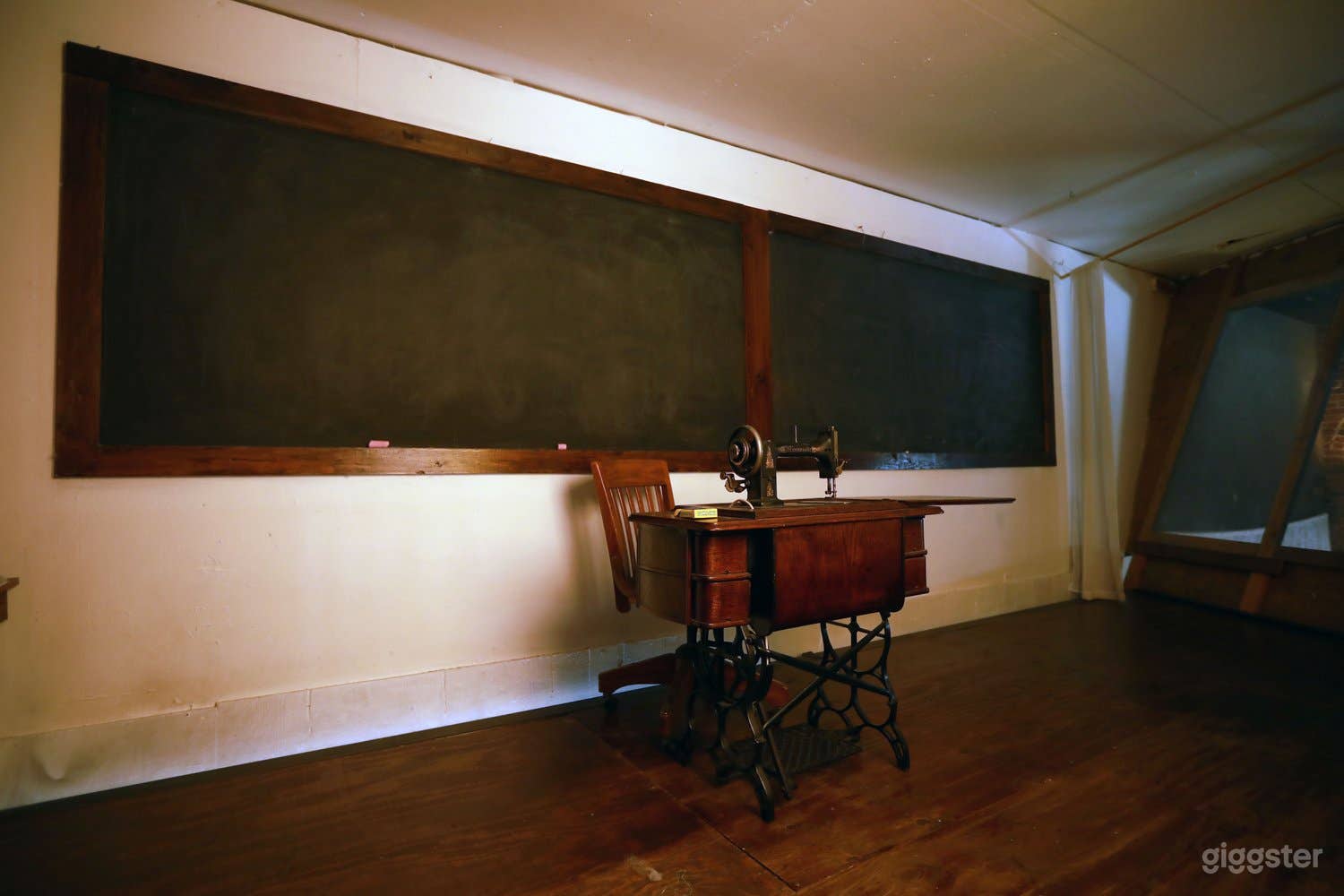 Classroom - East Hollywood Studio Photo 1