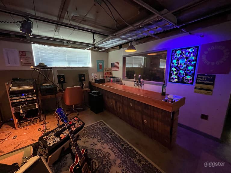  Cool, Gritty DIY music rehearsal studio in Yonkers 