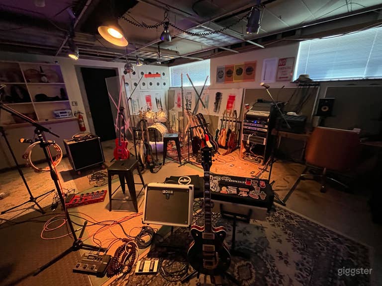  Cool, Gritty DIY music rehearsal studio in Yonkers 