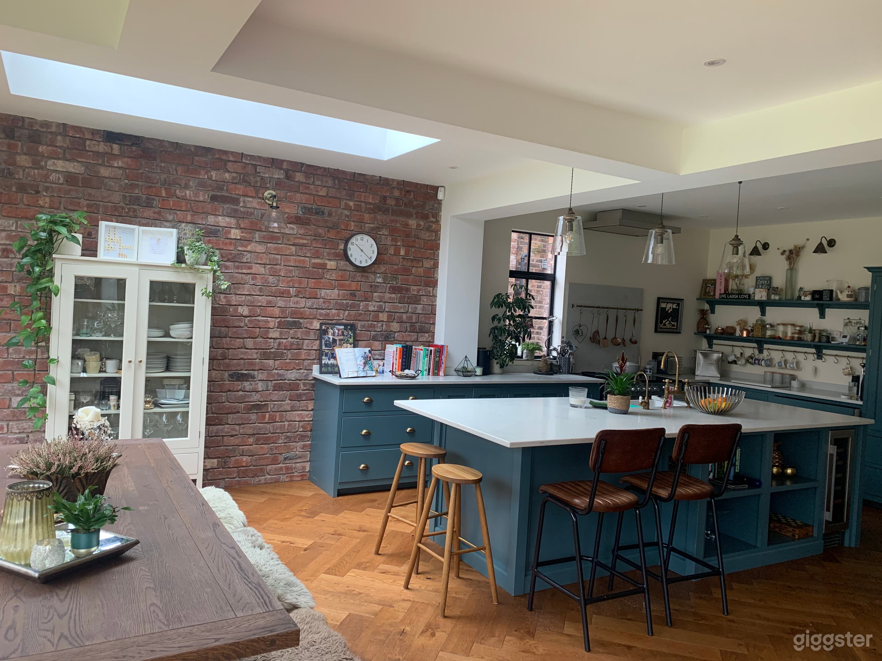 Large Victorian house with stunning garden aspect Photo 2