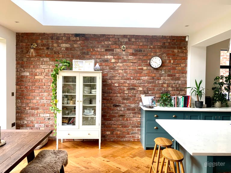  Large Victorian house with stunning garden aspect 