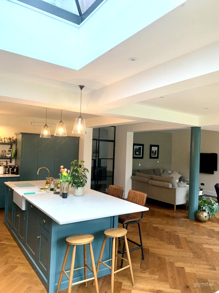  Kitchen island &amp; Living room  