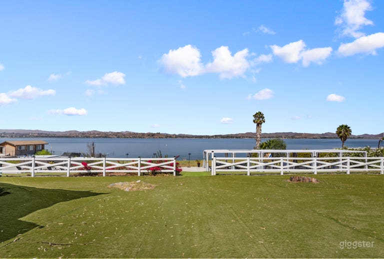  Private 3-Acre Waterfront Estate, Beach, Pergola & Views 