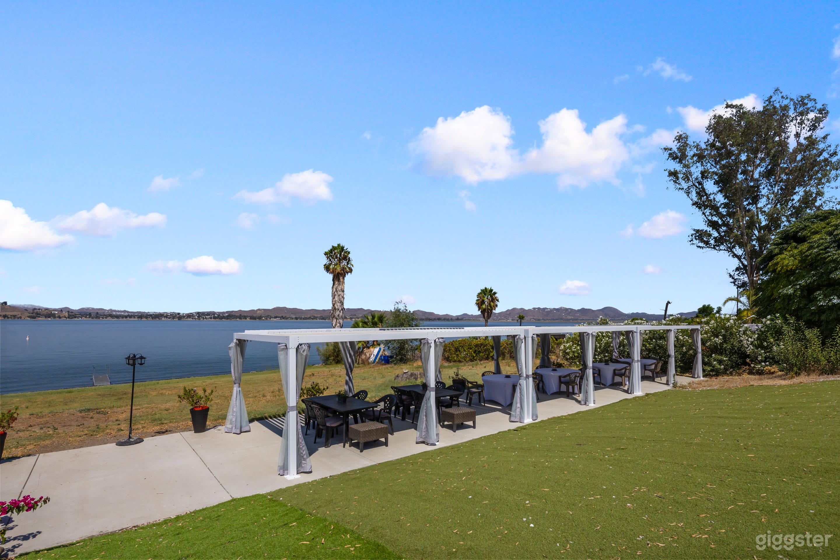 Propiedad privada frente al agua de 3 acres, playa, pérgola y vistas Foto 3