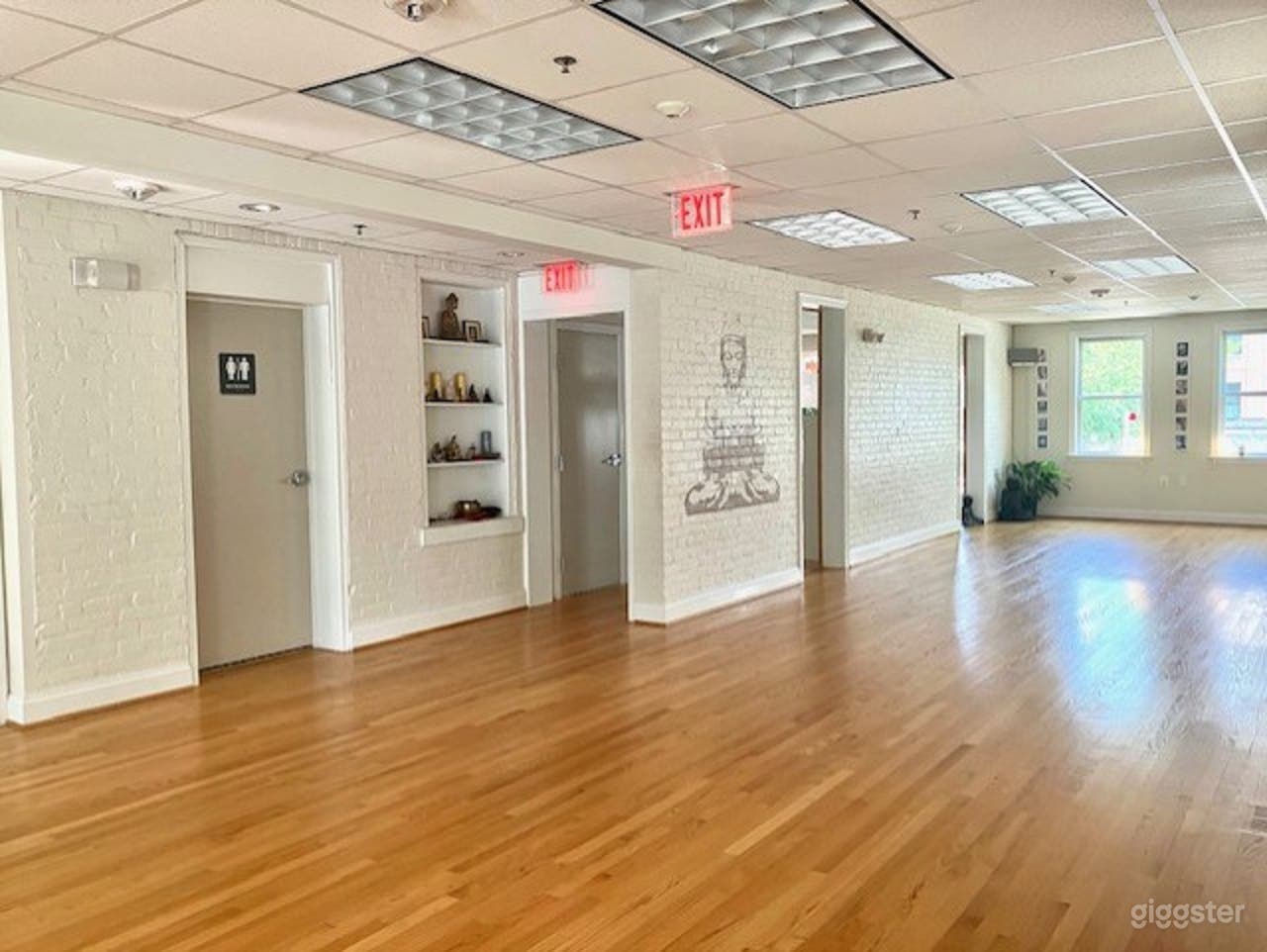 Light-filled Zen Studio Space Photo 3