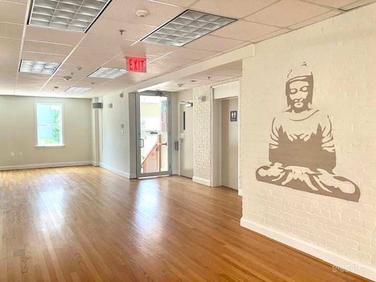  Light-filled Zen Studio Space 