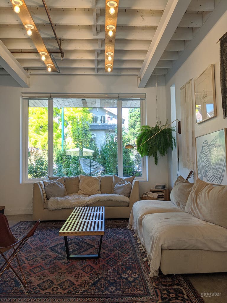  Bright Minimalist Warm Renovated Home 