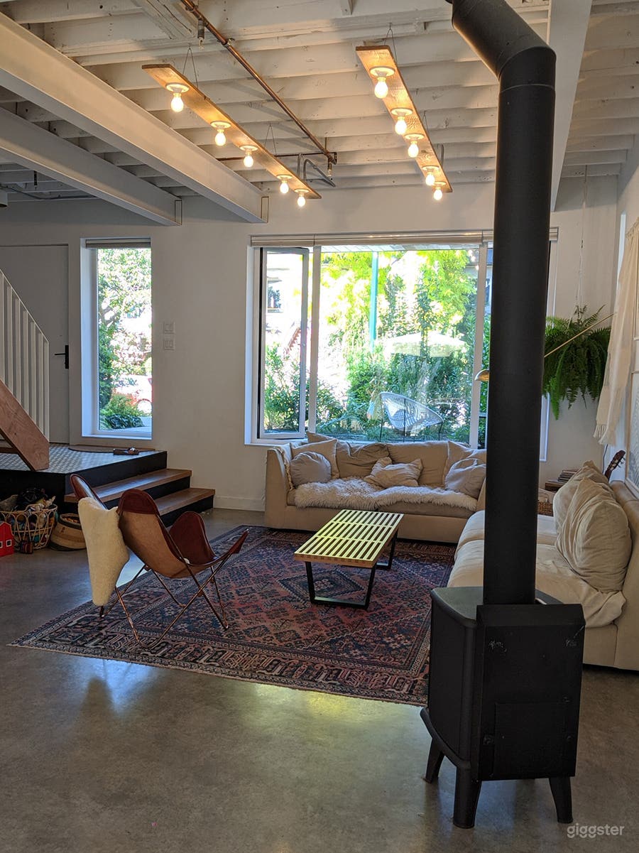 Bright Minimalist Warm Renovated Home Photo 4