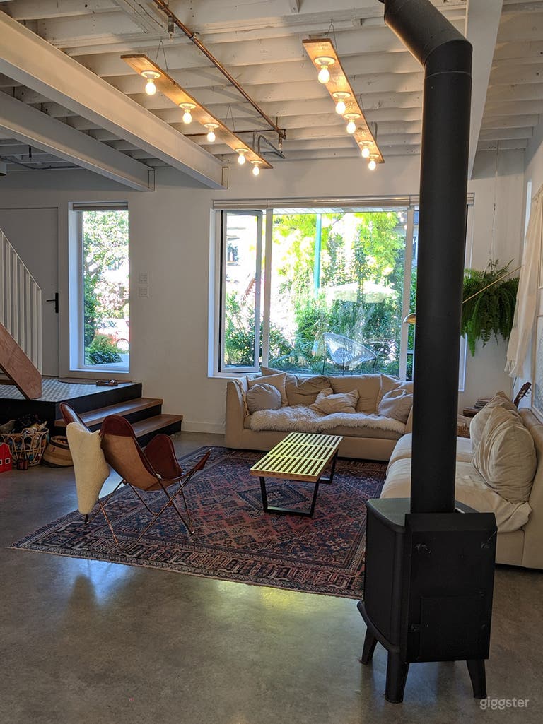  Bright Minimalist Warm Renovated Home 