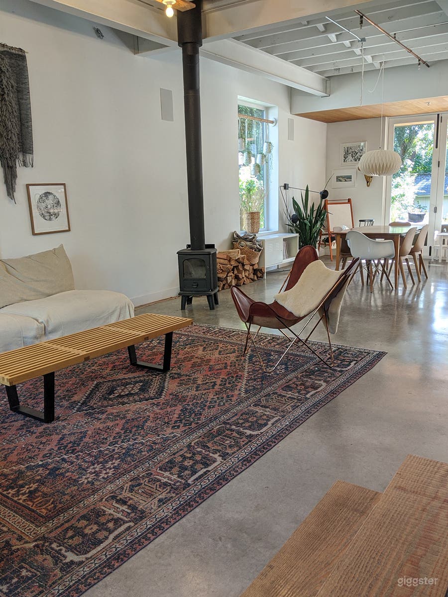 Bright Minimalist Warm Renovated Home Photo 1