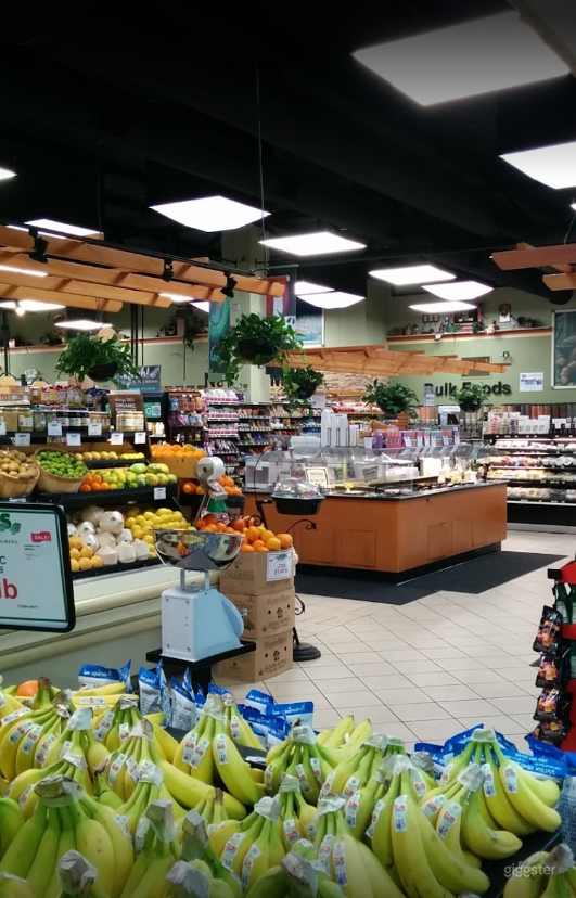 Spacious Health Food Store Perfect for Photoshoots and Productions in Ventura Photo 4