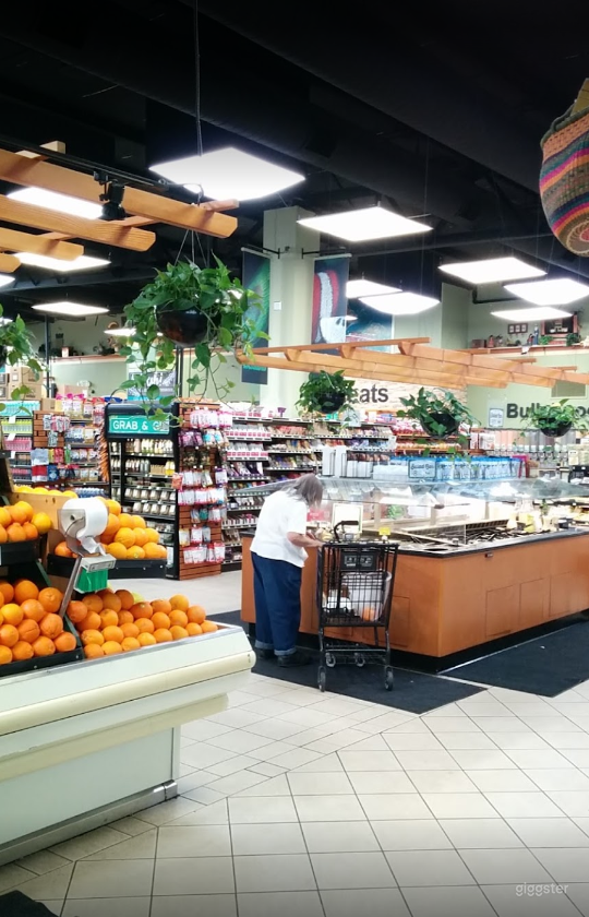  Spacious Health Food Store Perfect for Photoshoots and Productions in Ventura 