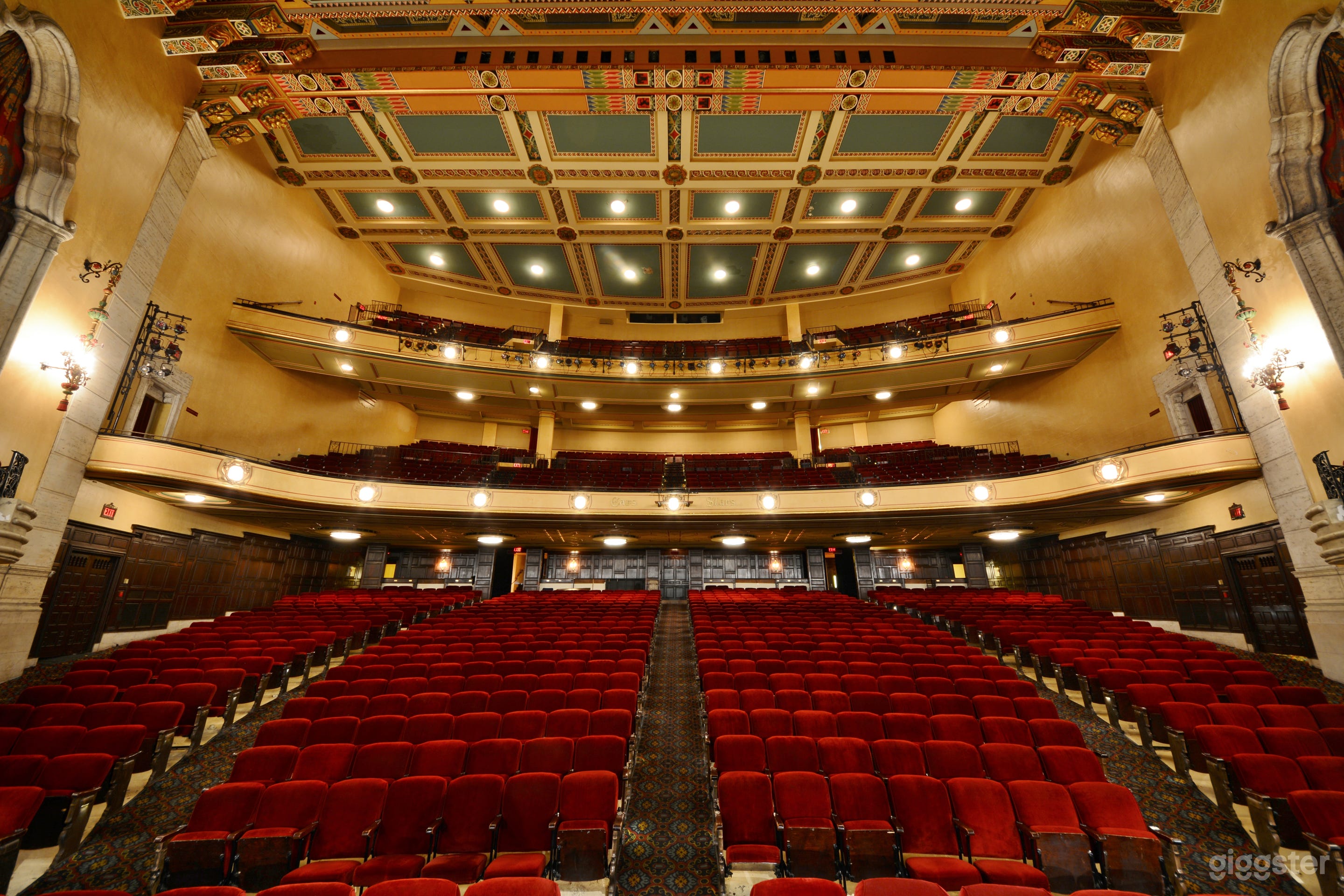 Historic Theater, Jazz Cafe and rooftop nightclub Photo 3