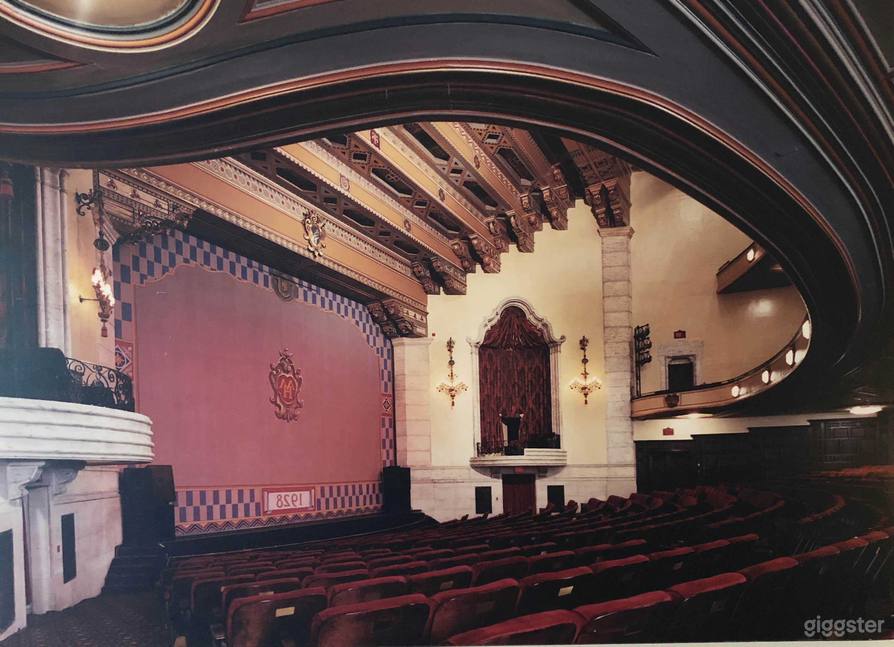 Historic Theater, Jazz Cafe and rooftop nightclub Photo 2