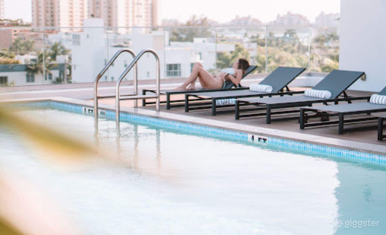 Calling all pool lovers! Rooftop pool with City view! Photo 2