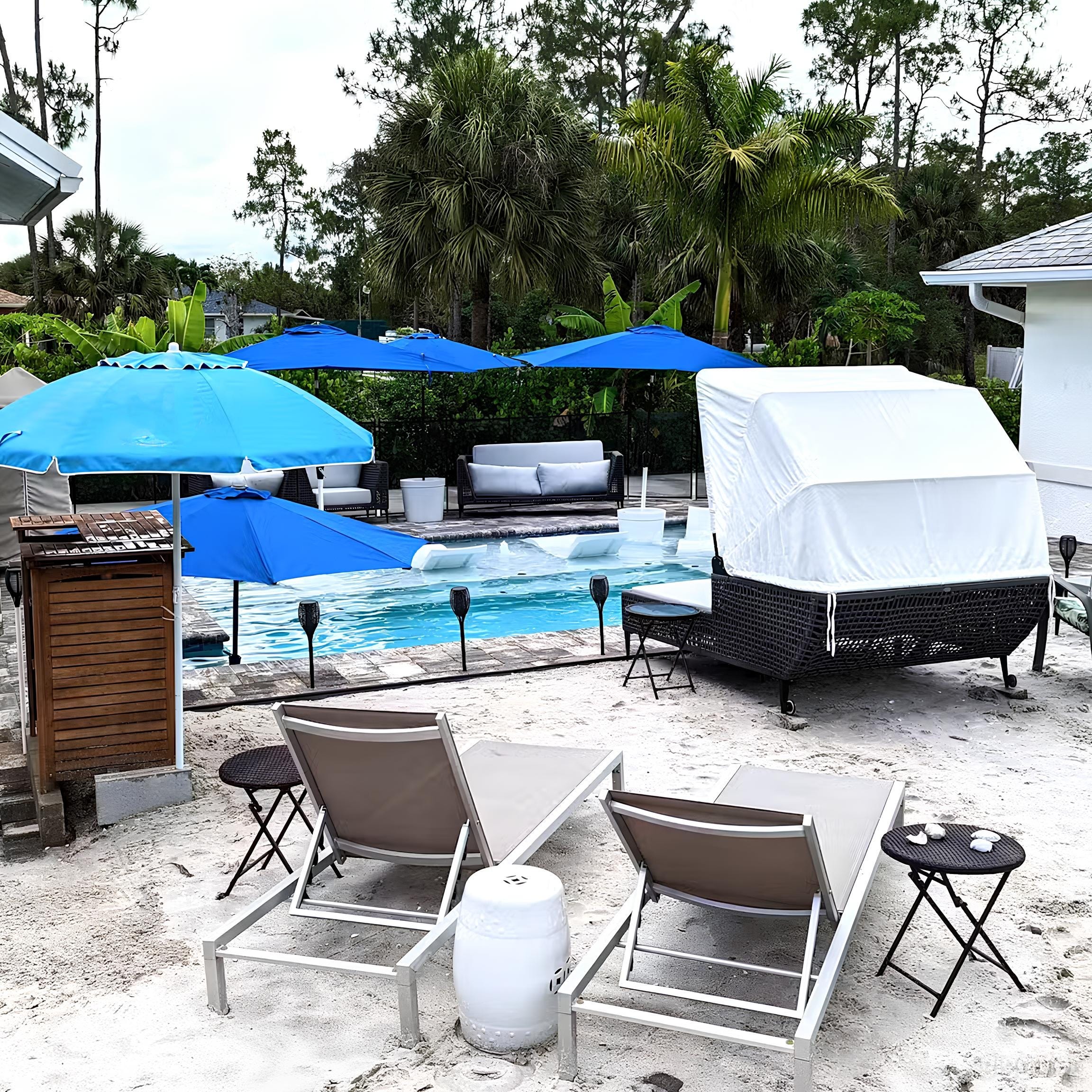 Relaxing Cocktail Style Saltwater Pool Photo 2