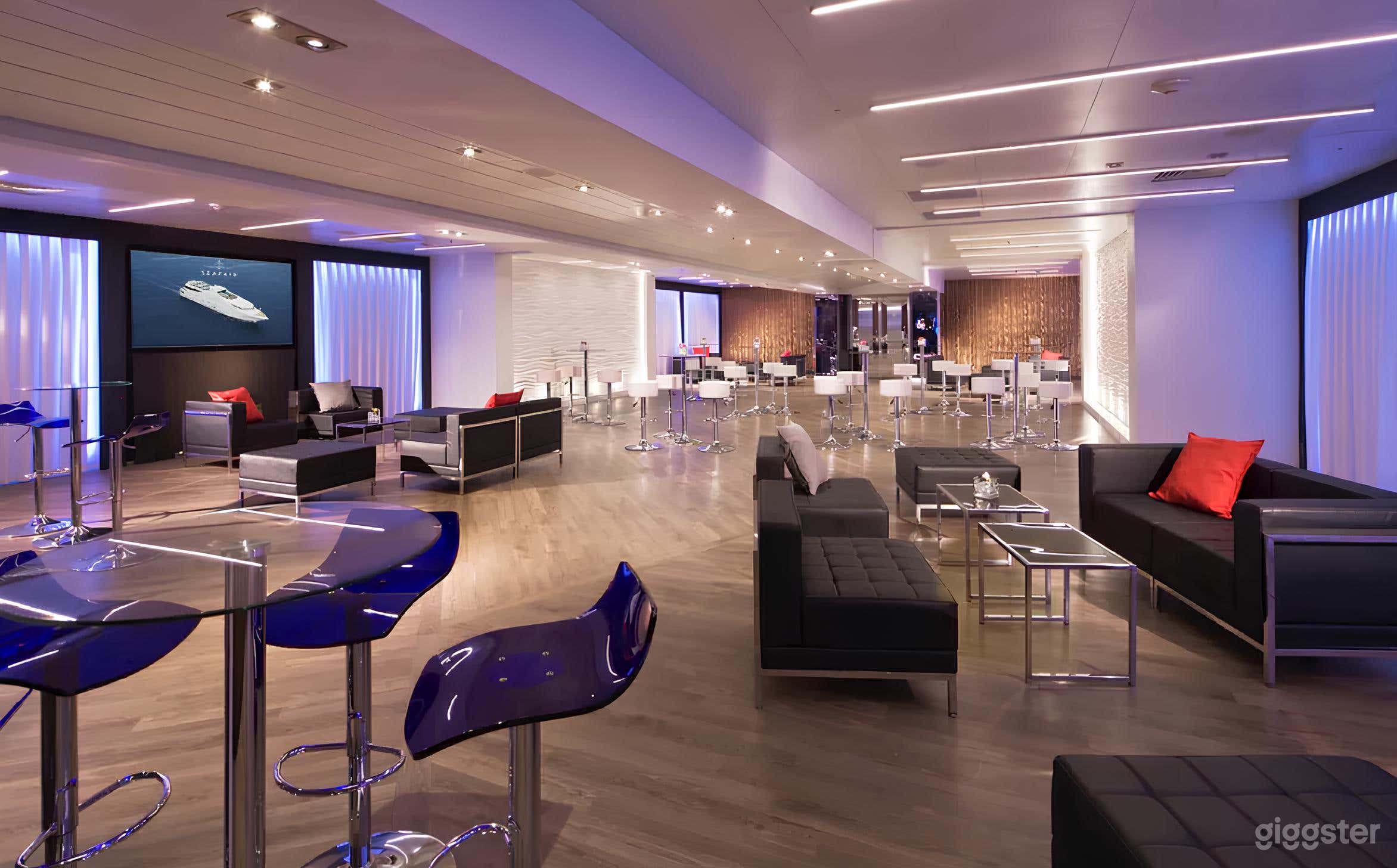 Uber-Lux Mega 222'Yacht  Photo 4