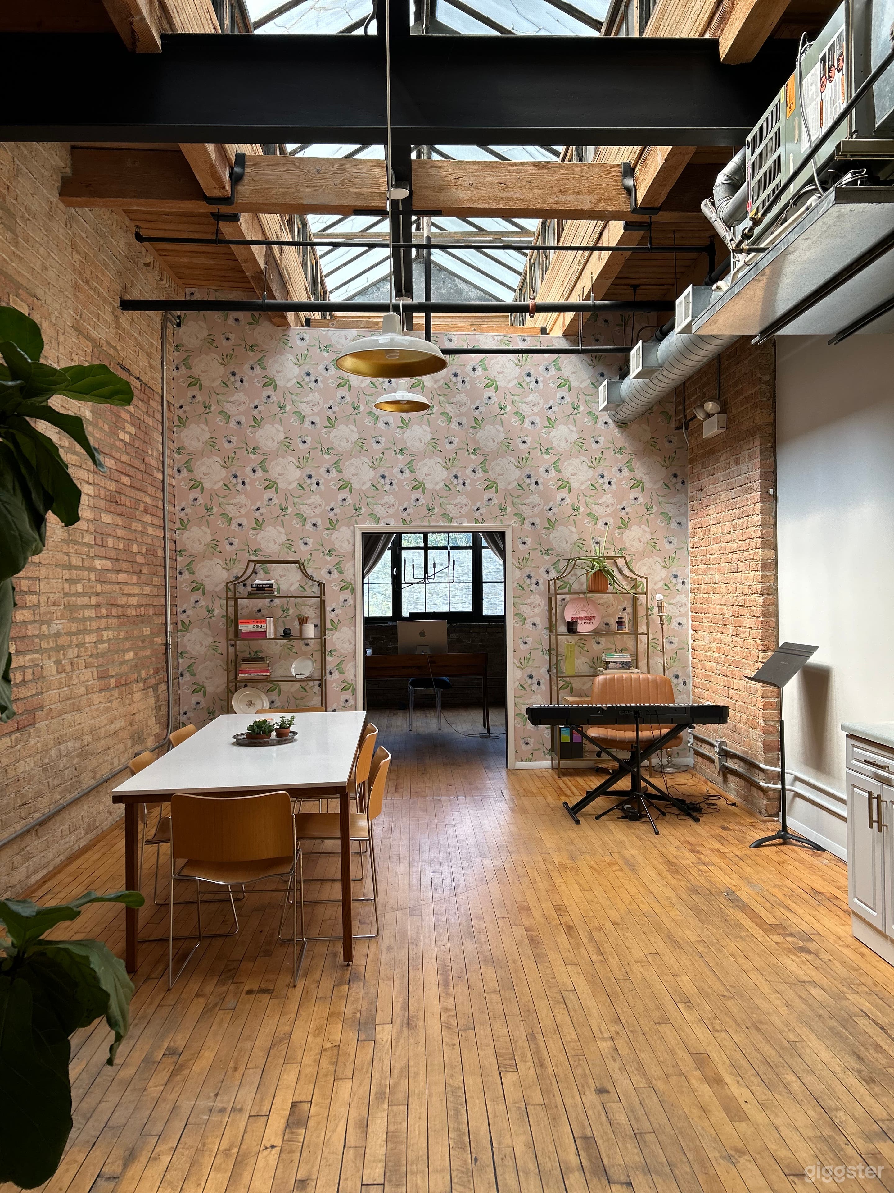 Chicago Light Filled Loft Photo 2